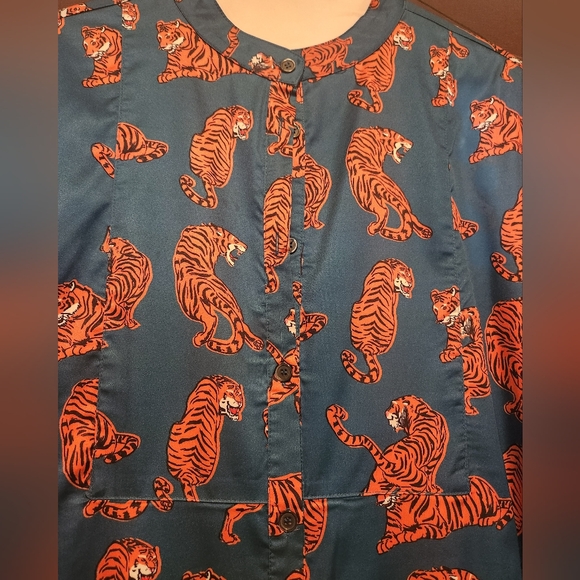 SATIN PANT SET with Tigers - Picture 6 of 6